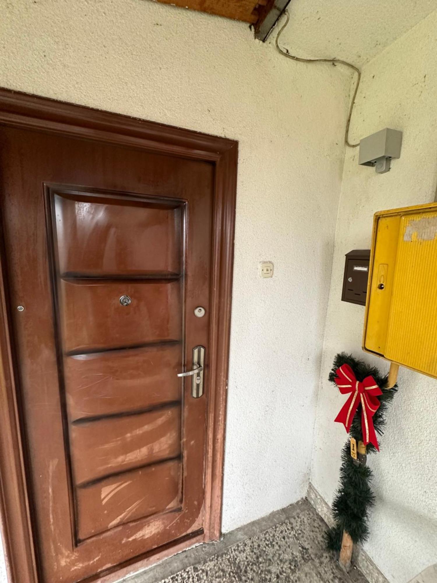 Apartment Golden Lily
